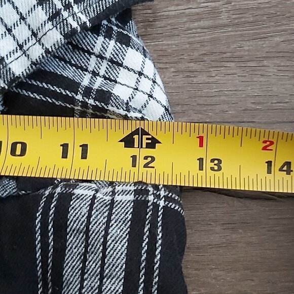 NWOT Black And White Plaid Winter/Fall/Spring XL Dog Polyester Coat With Snaps - Picture 4 of 7